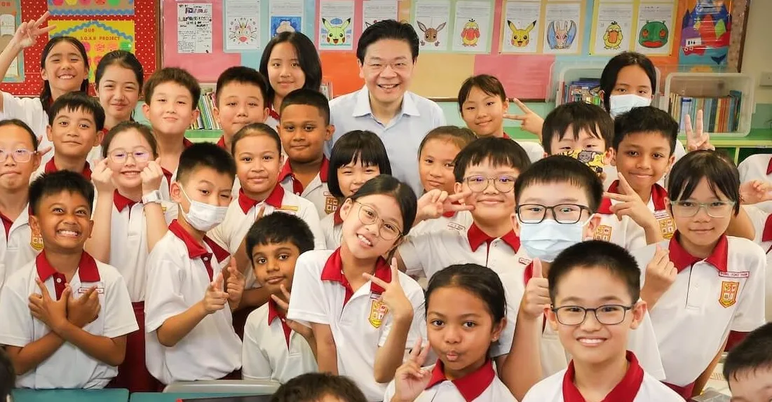Lawrence-Wong-with-School-Children-EN